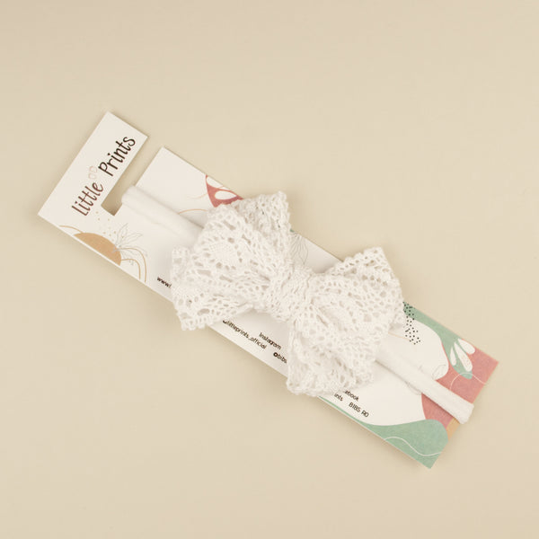 Bentita handmade pentru bebelusi cu dantela crosetata - White